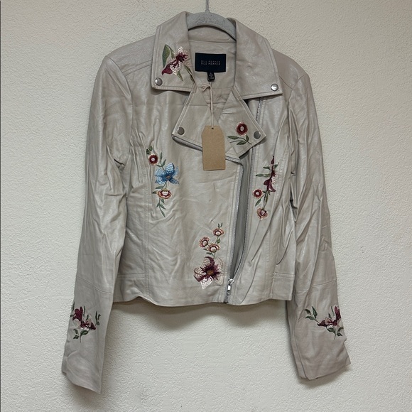Blu Pepper NWT Women's Cream Embroidered Jacket size S - Picture 3 of 4